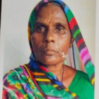 अज्ञात वाहन के धक्के से दुकान बन्द कर लौट रही महिला की मौत साथ चल रहा युवक घायल