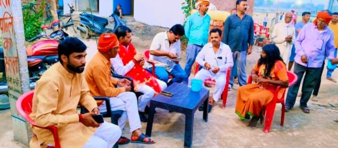*ग्रामीणों ने की चौकी प्रभारी के*