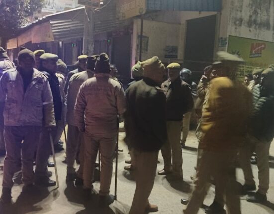 मुनारी बाजार में दो समुदाय में चाकूबाजी,पांच घायल दो की स्थिति गंभीर