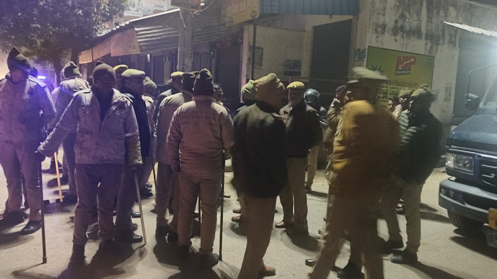 मुनारी बाजार में दो समुदाय में चाकूबाजी,पांच घायल दो की स्थिति गंभीर